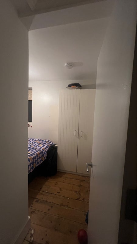 Room Sandmere Road in Greater London