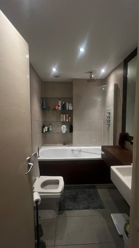 Room Sandmere Road in Greater London