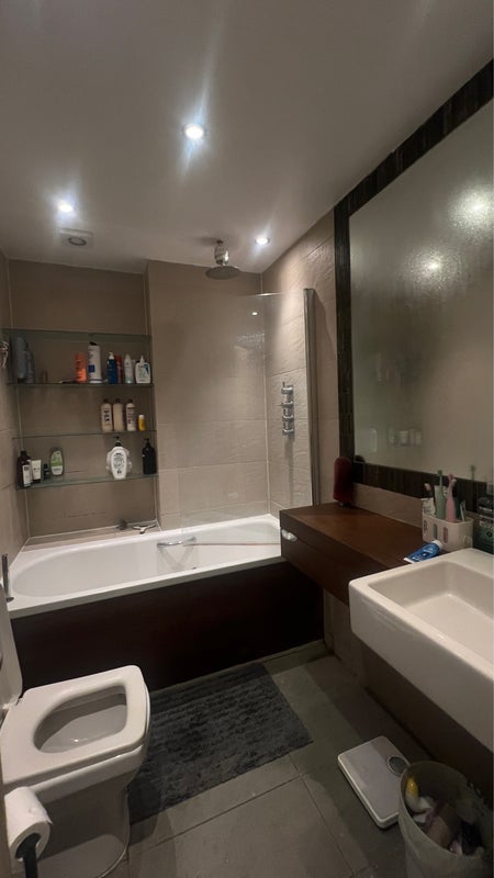 Room Sandmere Road in Greater London