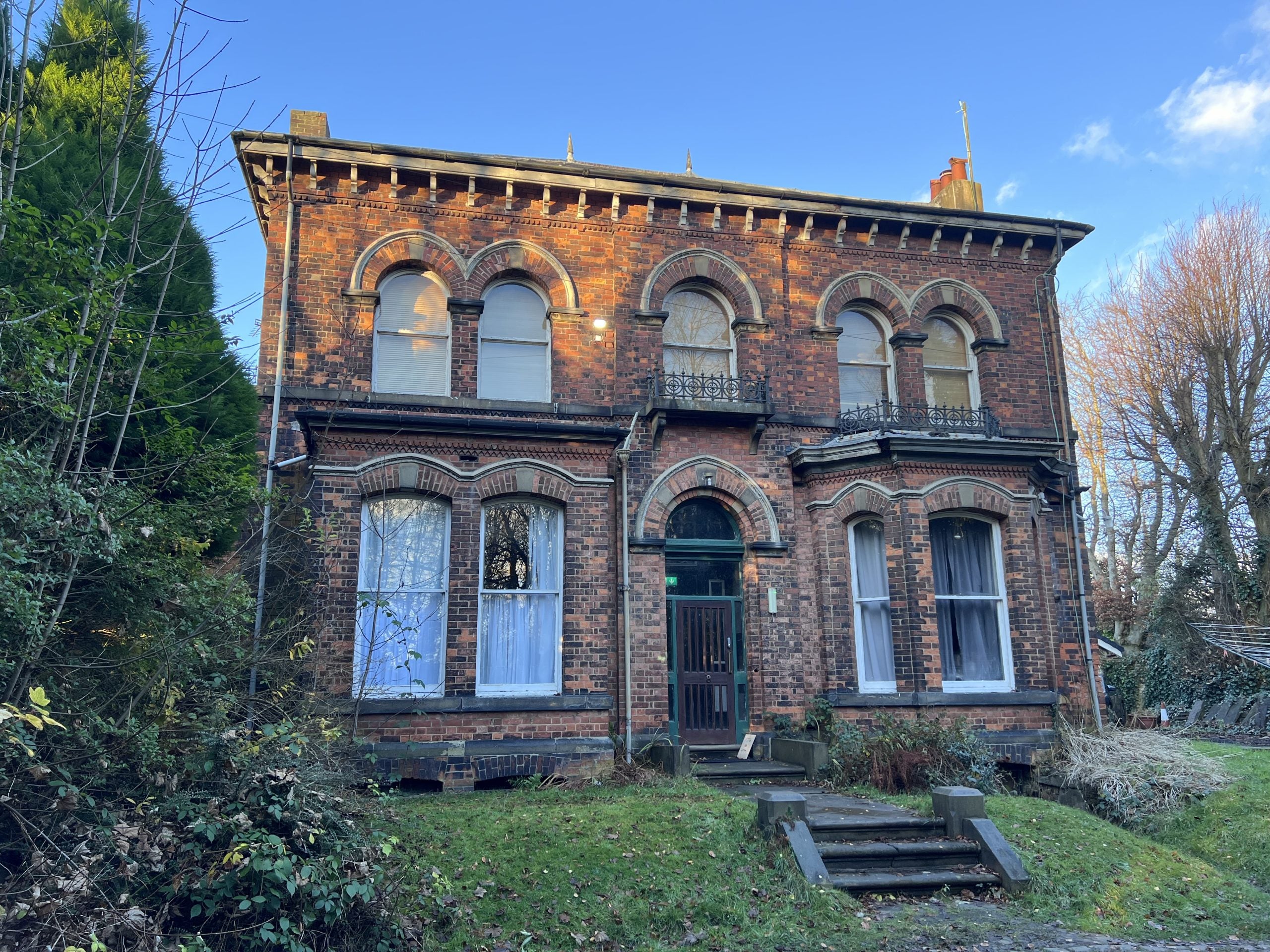 Flat Philips Park Road in Bury
