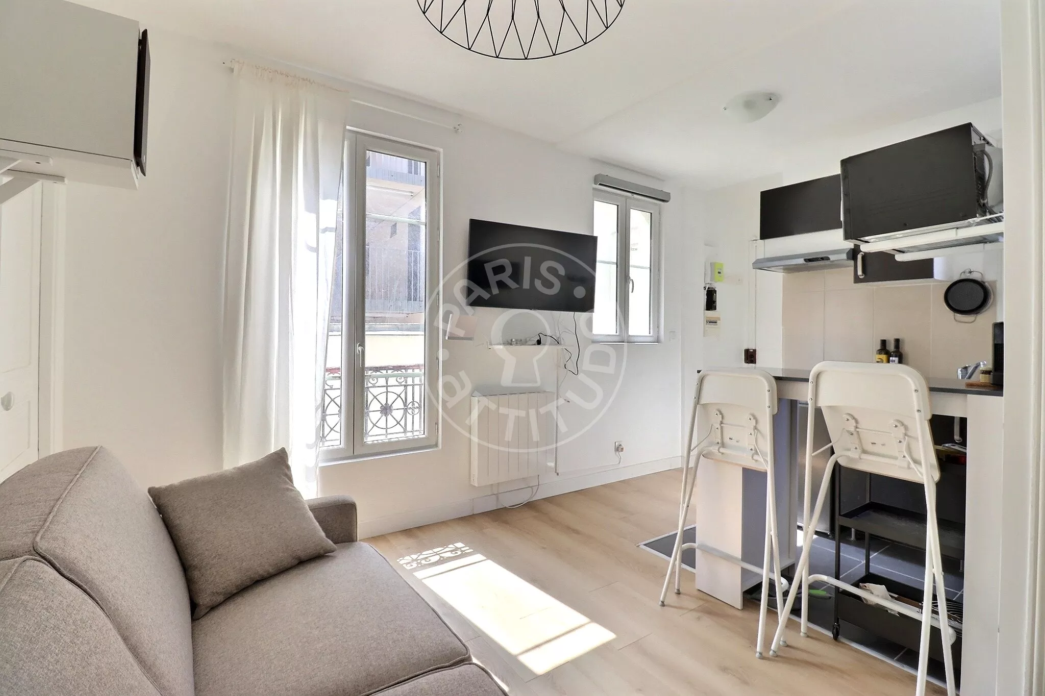 Appartement Rue des Cascades à Paris