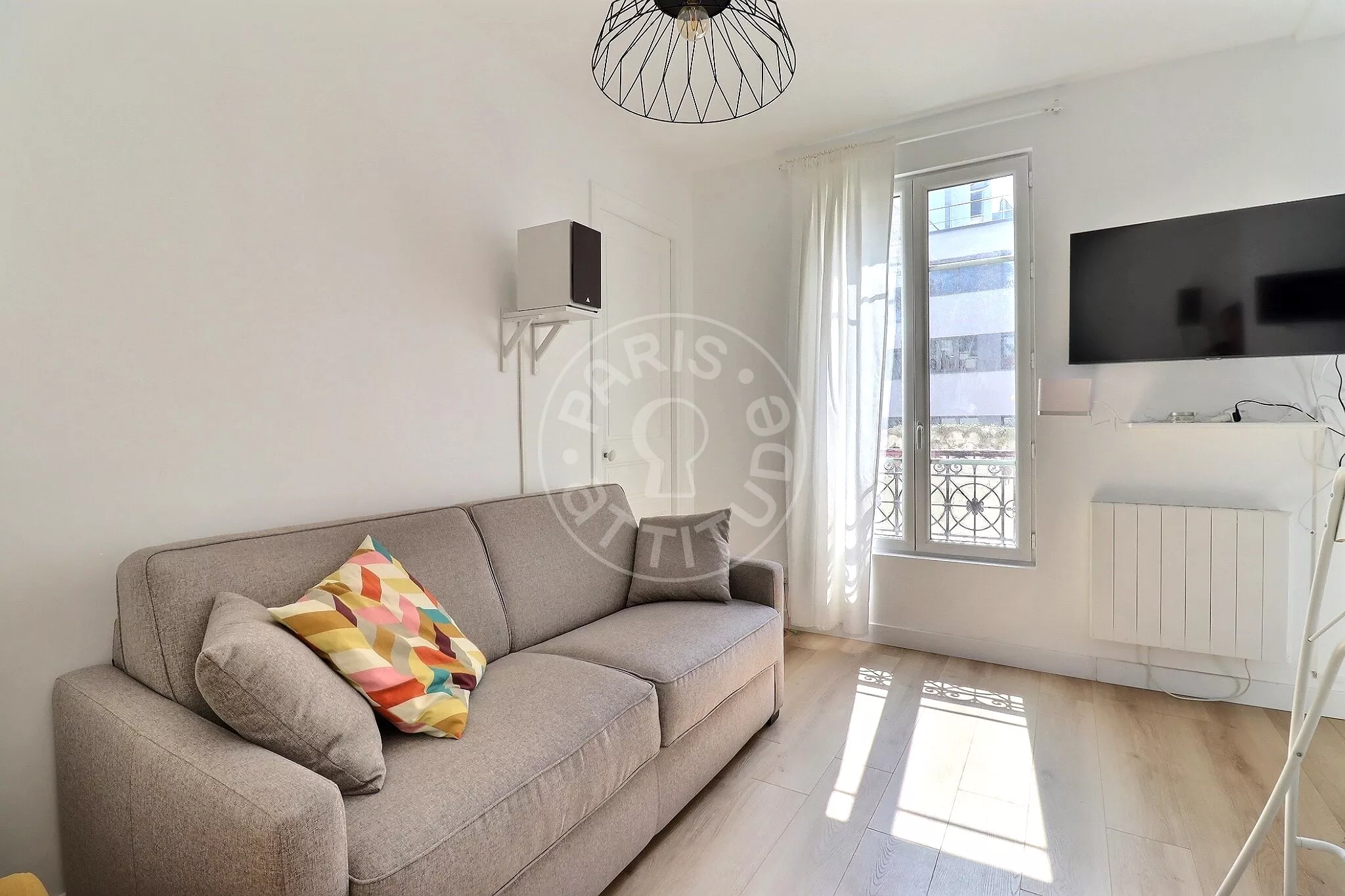 Appartement Rue des Cascades à Paris