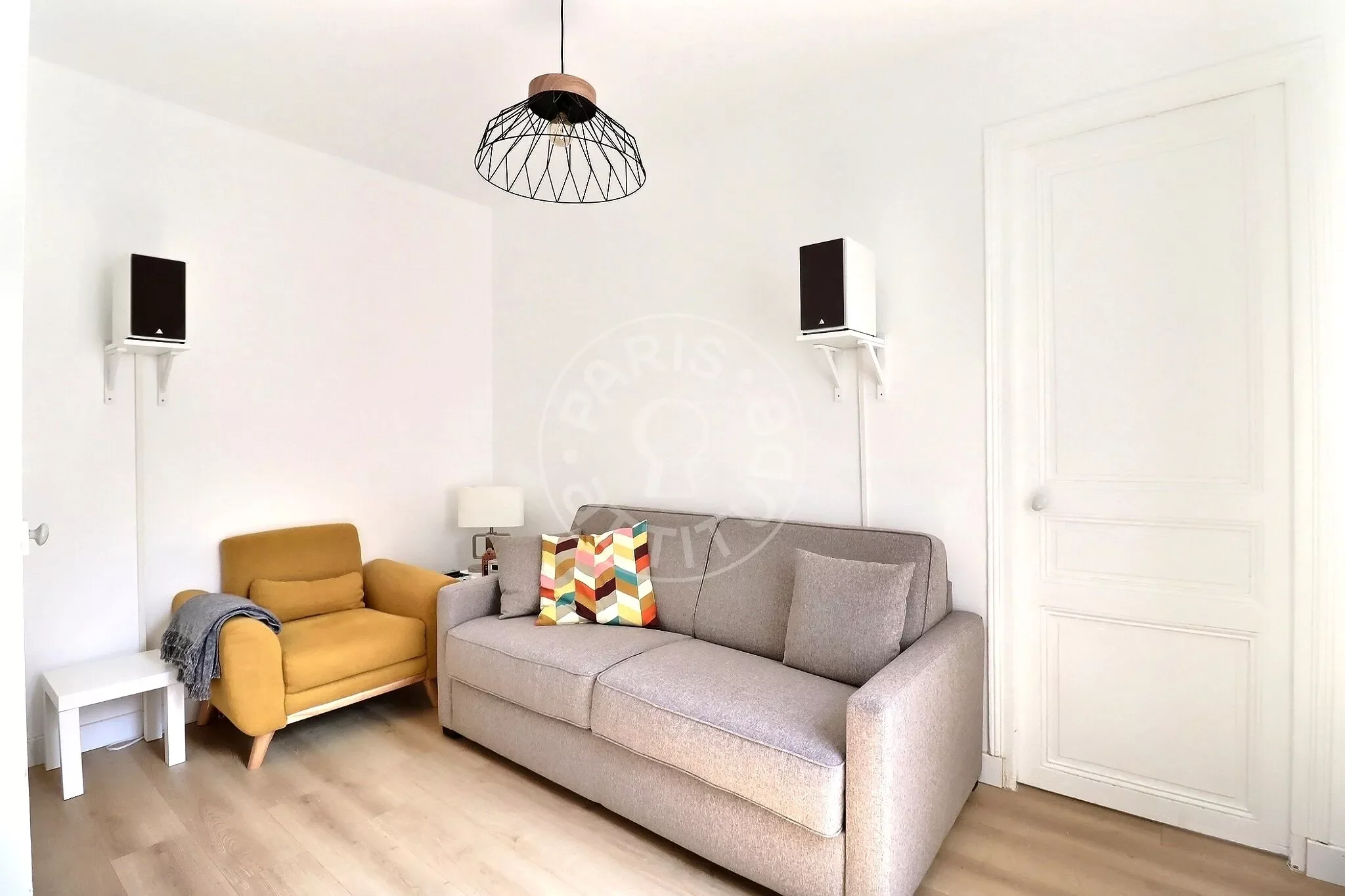 Appartement Rue des Cascades à Paris