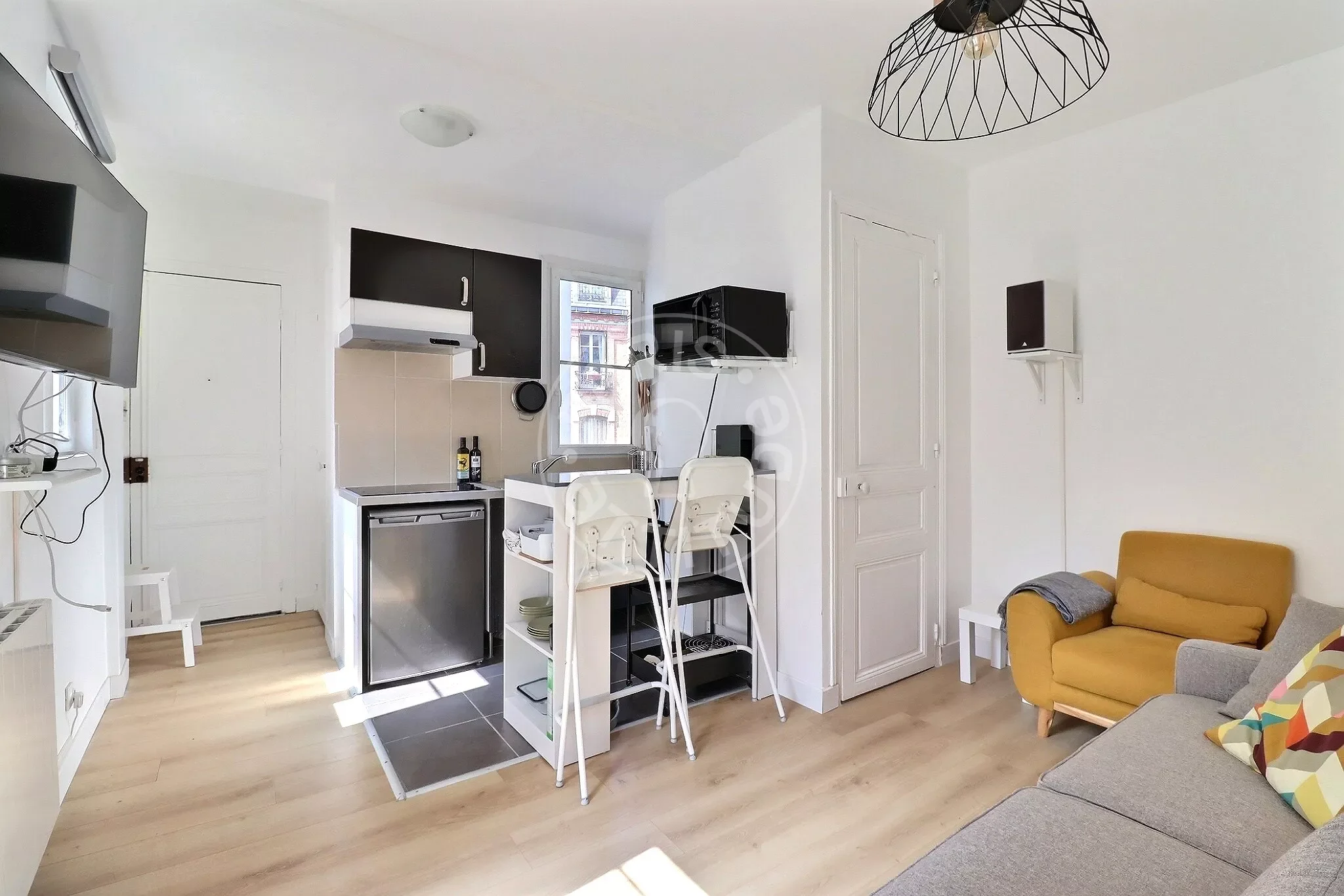 Appartement Rue des Cascades à Paris