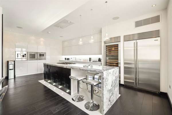 Flat Hyde Park Gardens in City of Westminster