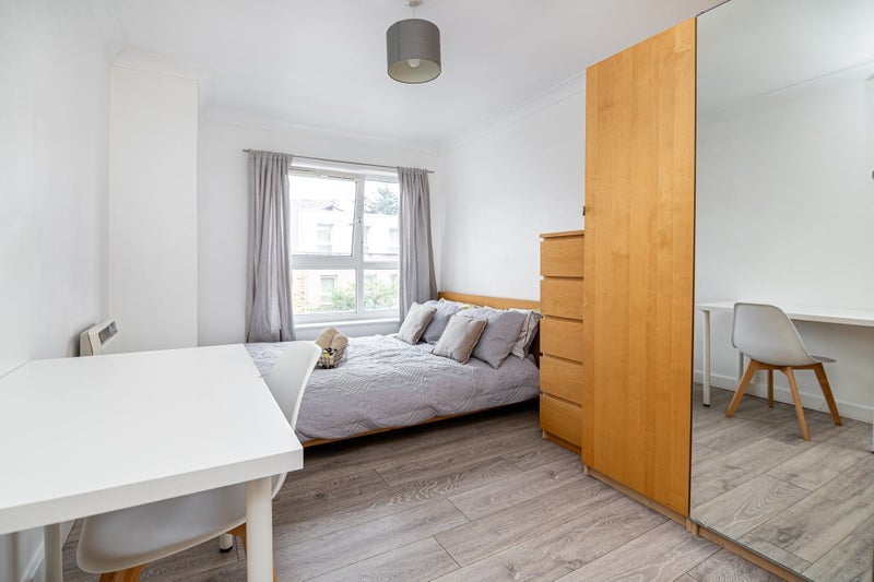Room Westferry Road in Greater London