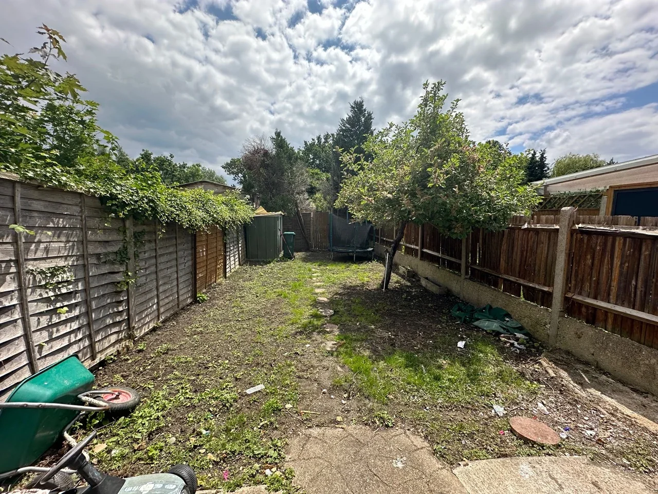 House Birkbeck Avenue in Greater London