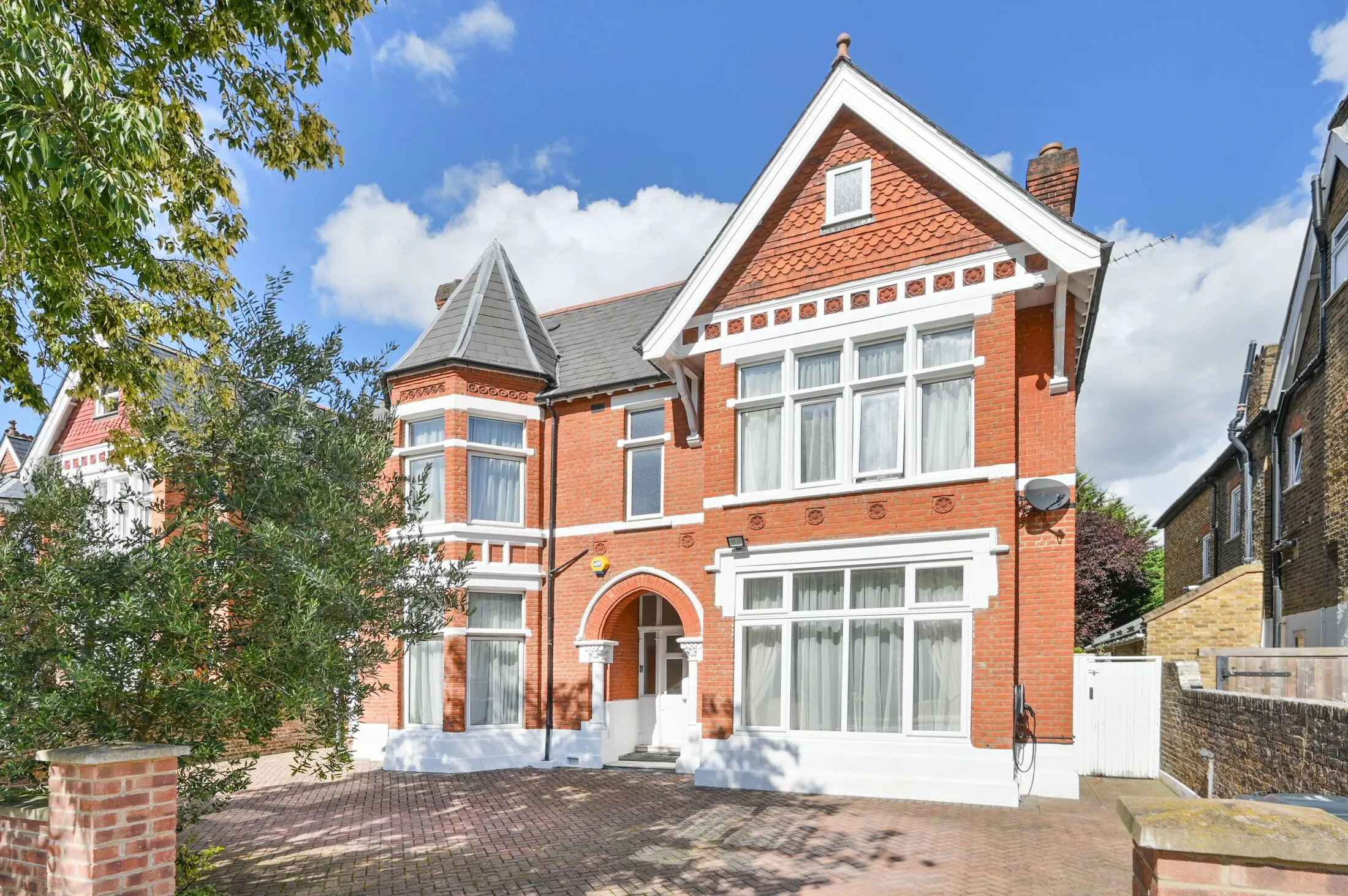 House Hamilton Road in Greater London
