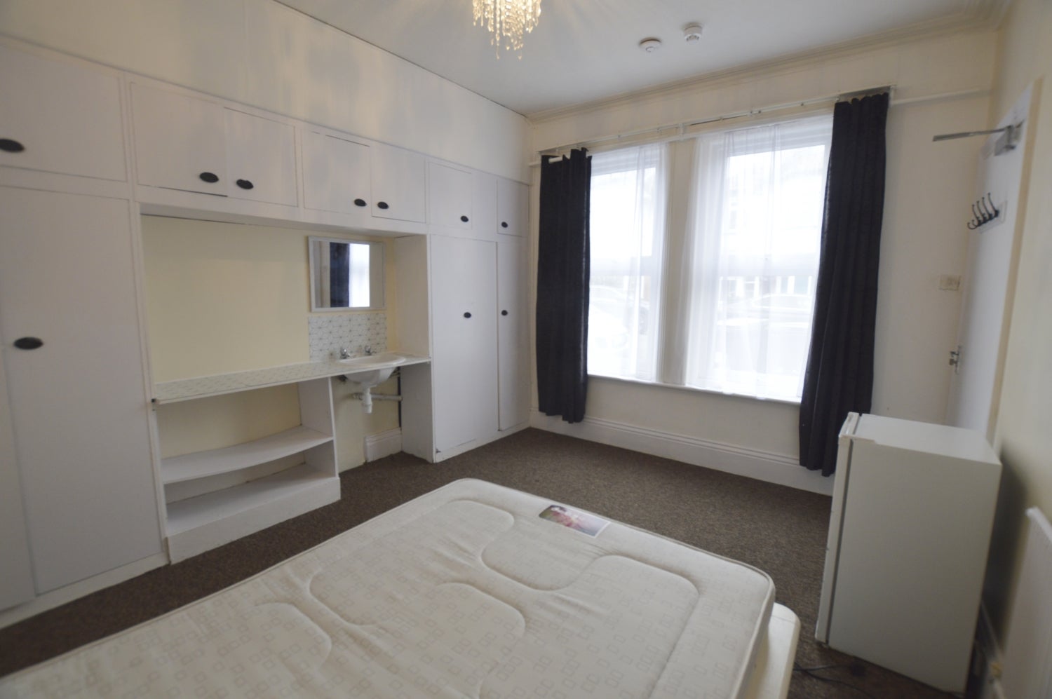 Room Saint Marys Road in Poole