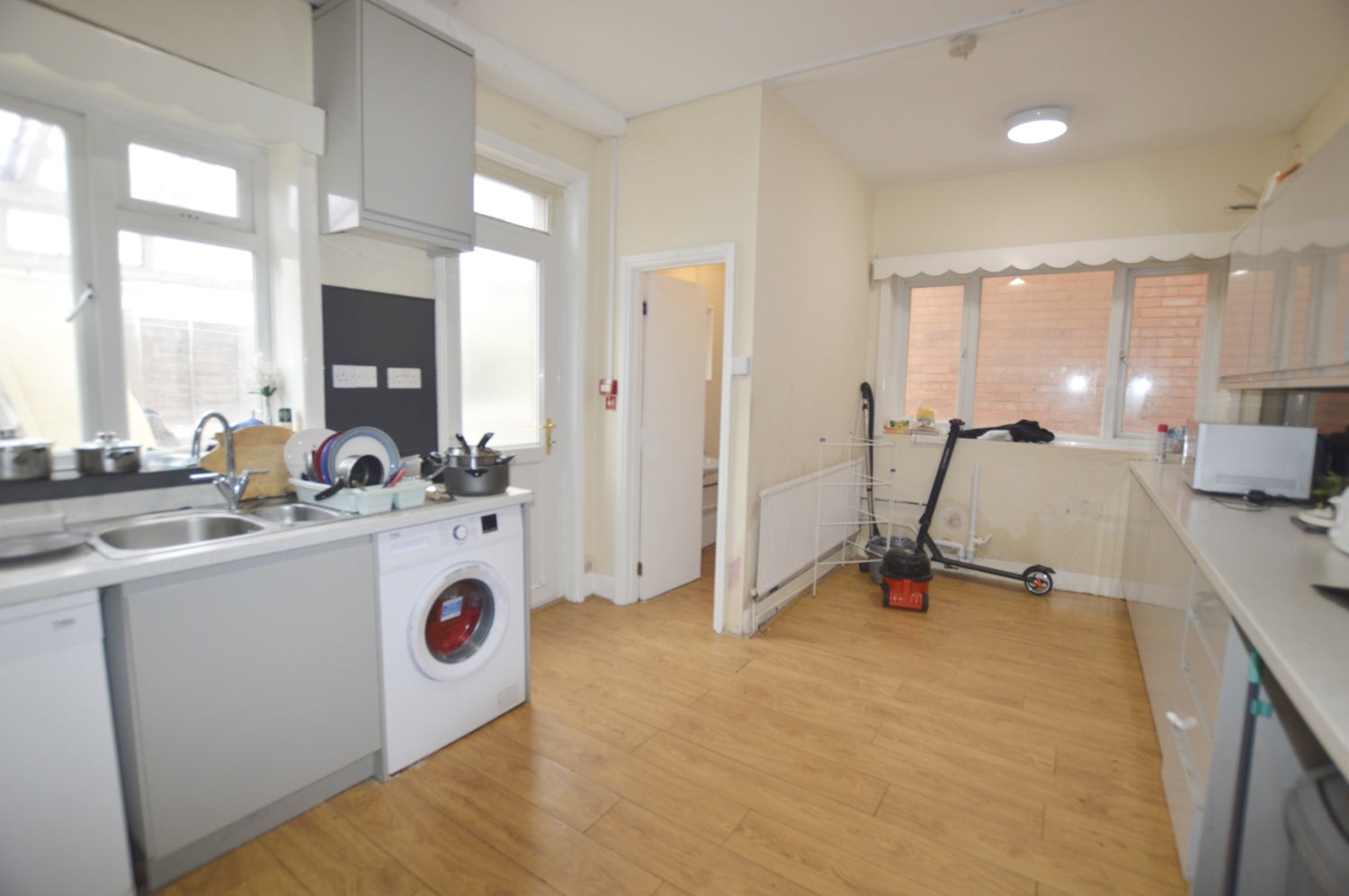 Room Saint Marys Road in Poole