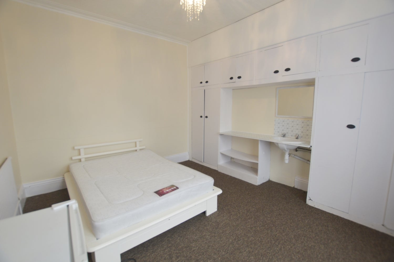 Room Saint Marys Road in Poole