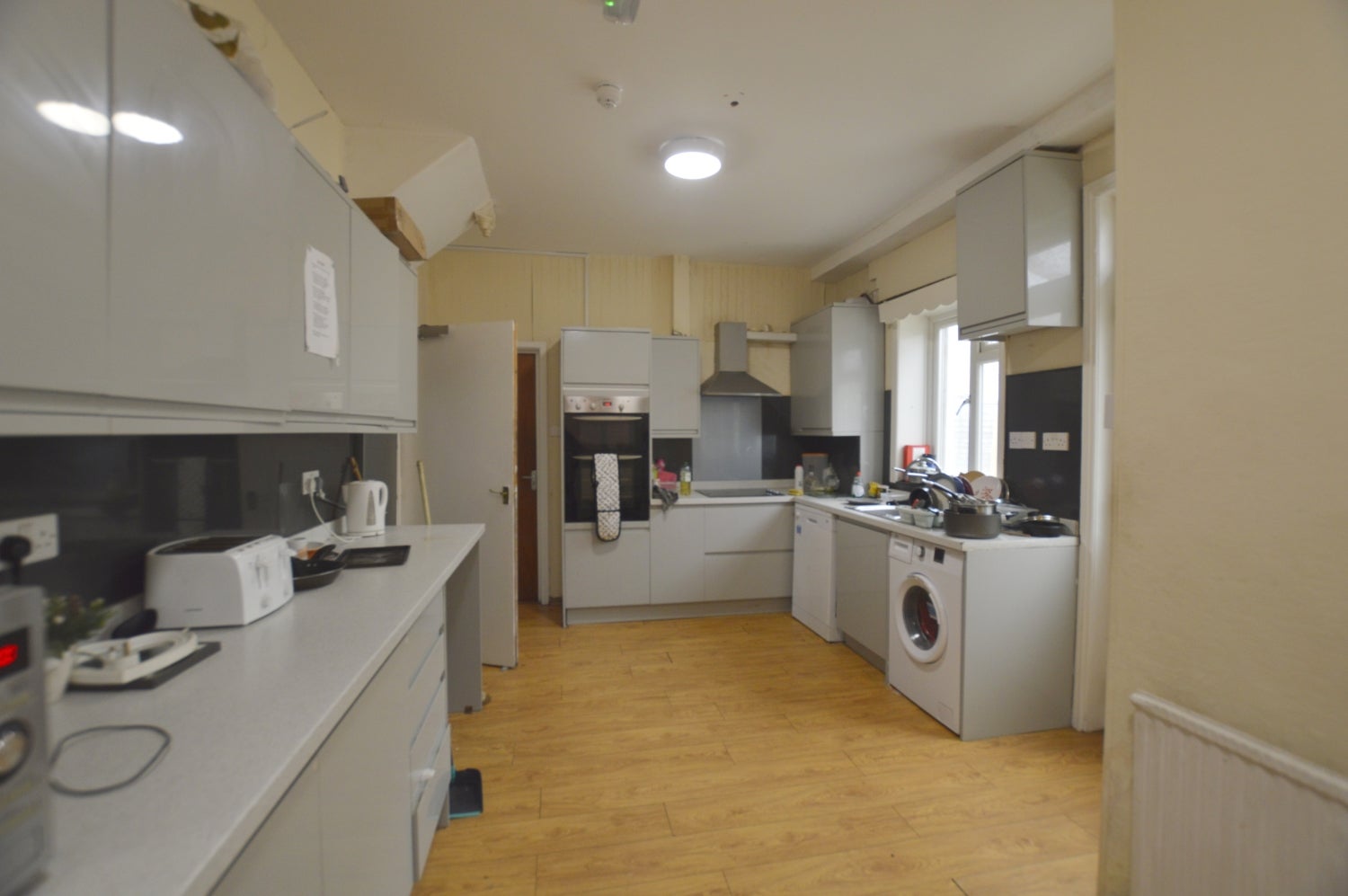 Room Saint Marys Road in Poole