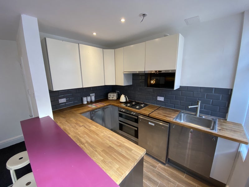 Room Blantyre Road in Liverpool