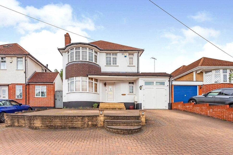House Courtlands Drive in Watford