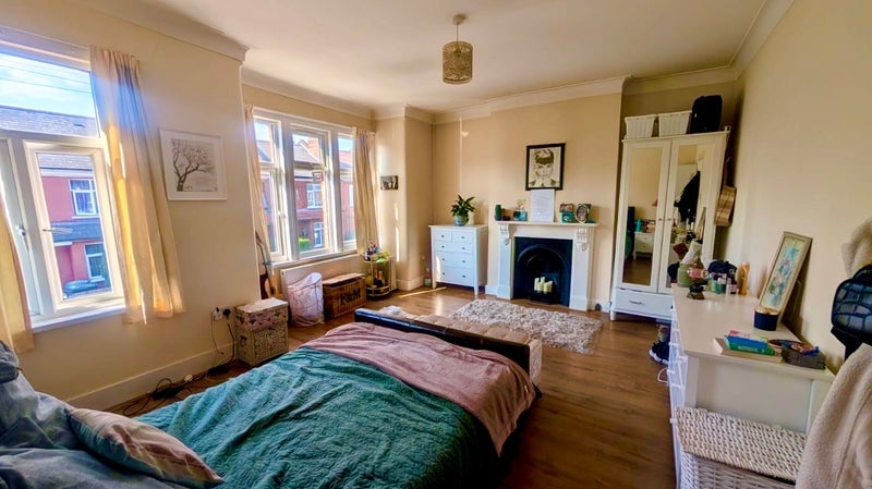Room Whitburn Road in Greater London