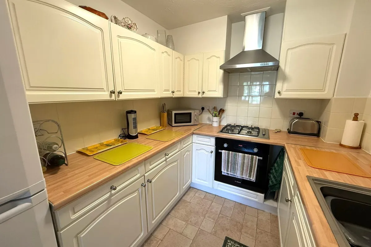 Flat Waverley Road in Greater London