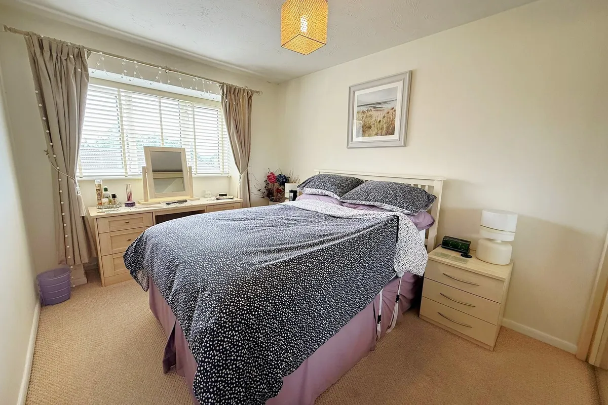 Flat Waverley Road in Greater London