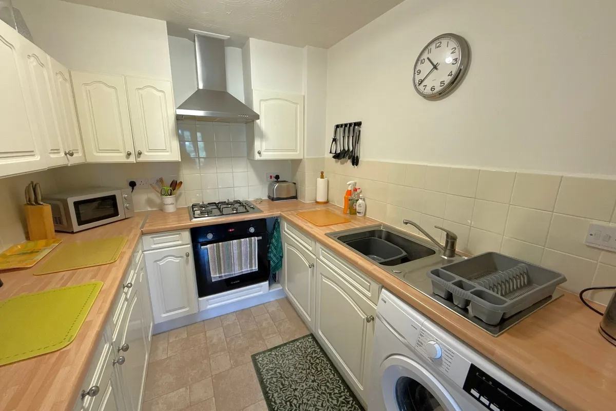 Flat Waverley Road in Greater London