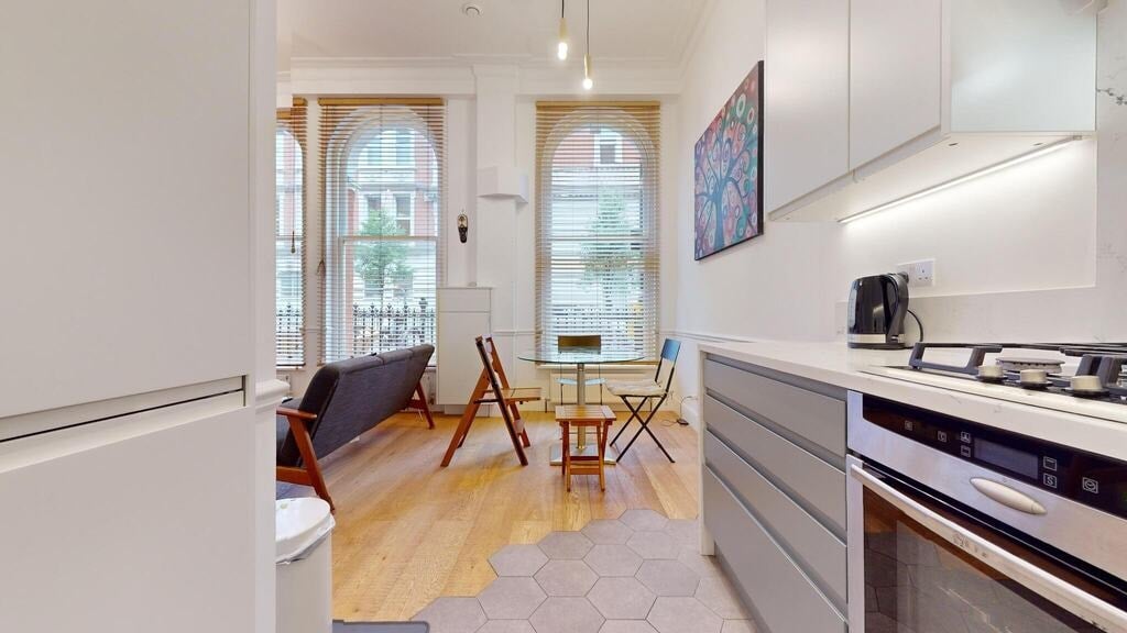 Flat Berners Mews in City of Westminster