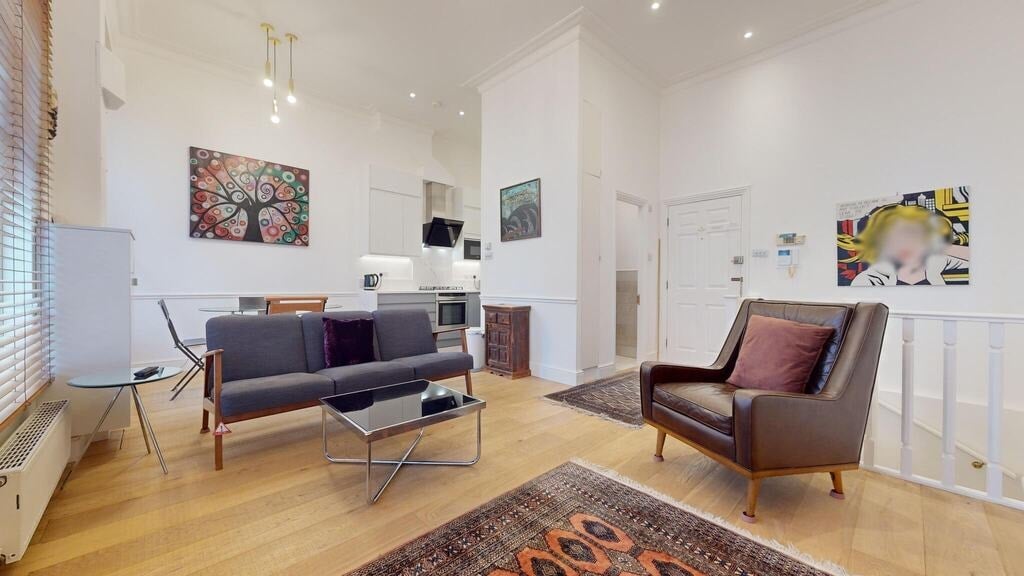 Flat Berners Mews in City of Westminster