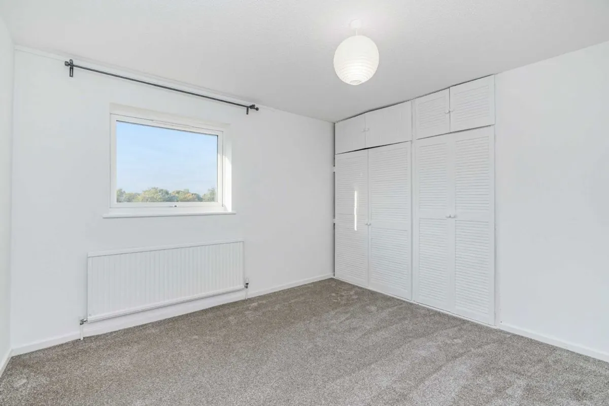 Flat Tangley Park Road in Greater London