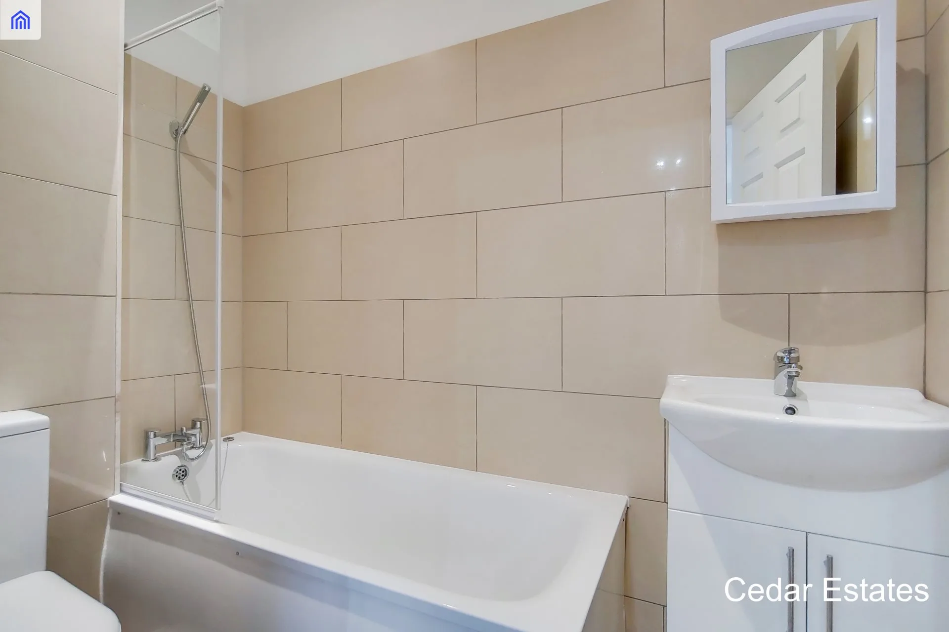 Flat Greencroft Gardens in Greater London