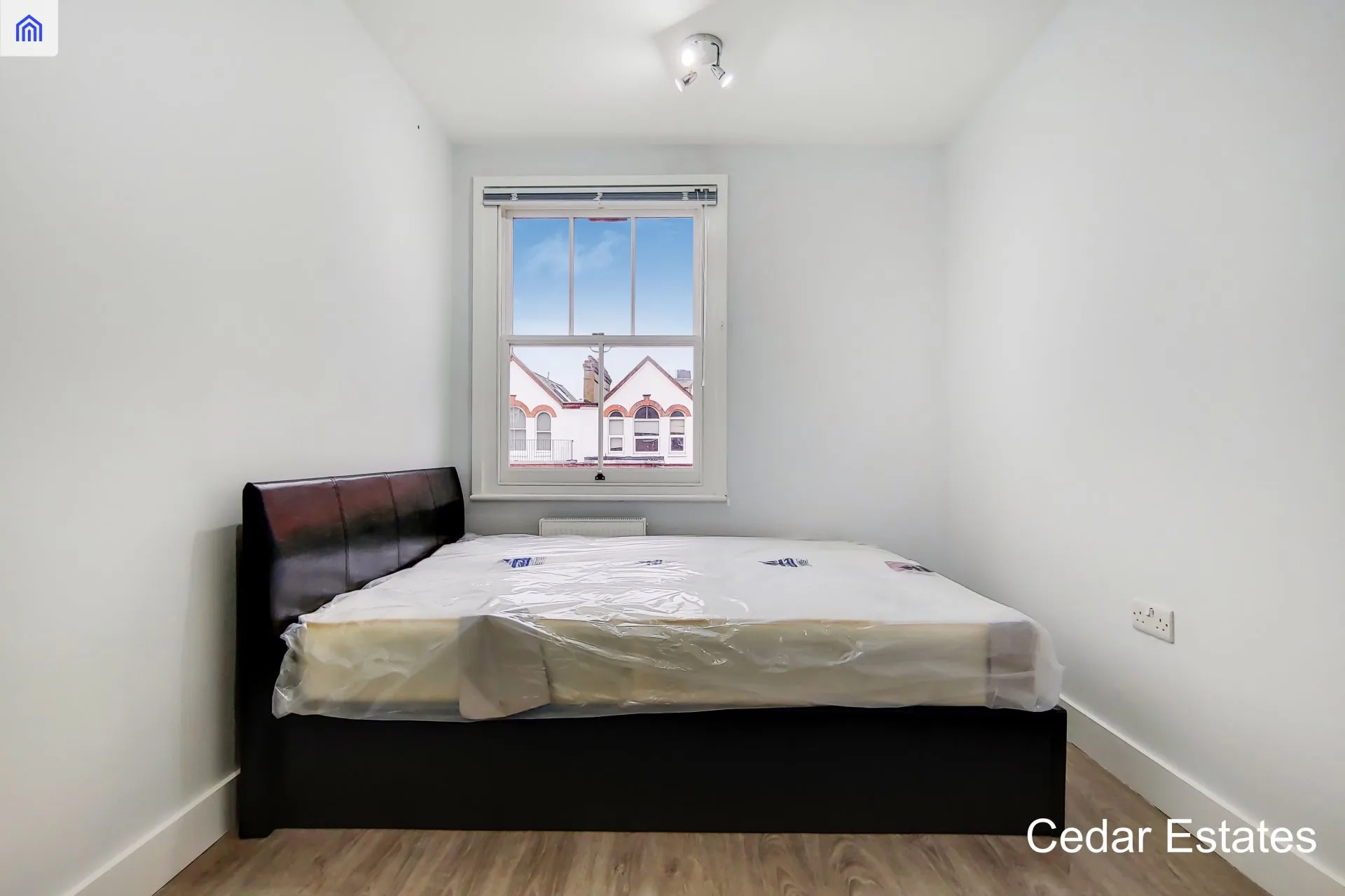 Flat Greencroft Gardens in Greater London