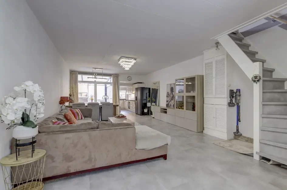 Tussenwoning te koop: Halleystraat 11, Schiedam