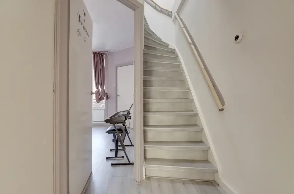 Tussenwoning te koop: Halleystraat 11, Schiedam