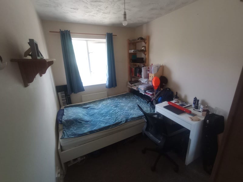 Room Castleview Close in Greater London