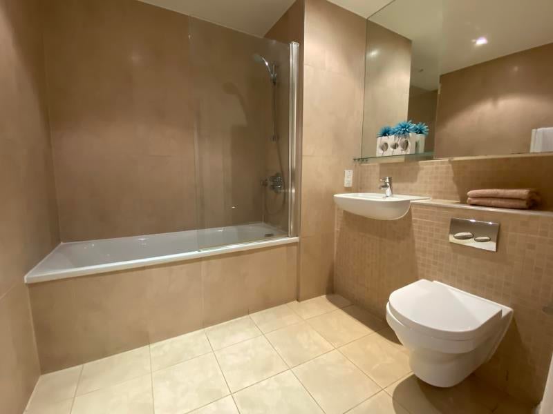 Flat Empire Way in Greater London