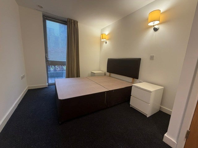 Flat Empire Way in Greater London