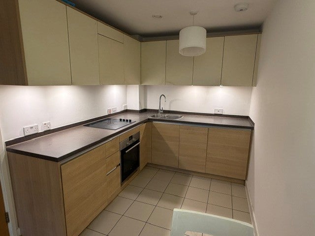 Flat Empire Way in Greater London