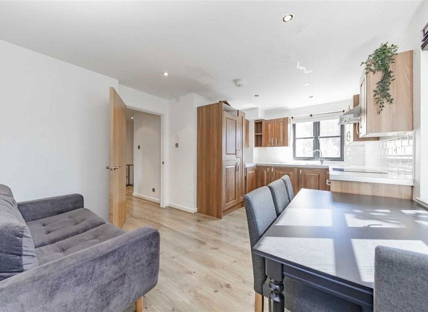 Flat Ship and Mermaid Row in Greater London