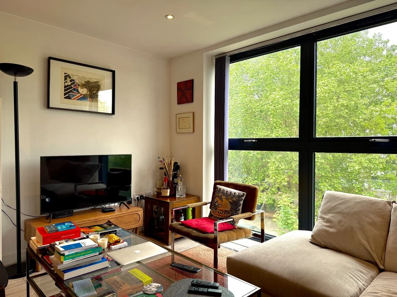 Flat Satchwell Road in Greater London