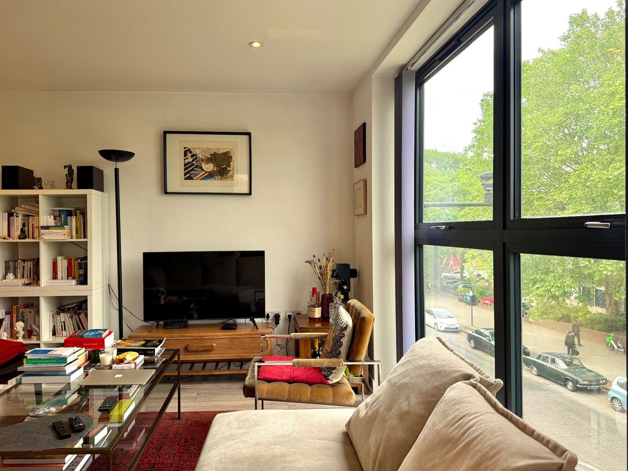 Flat Satchwell Road in Greater London