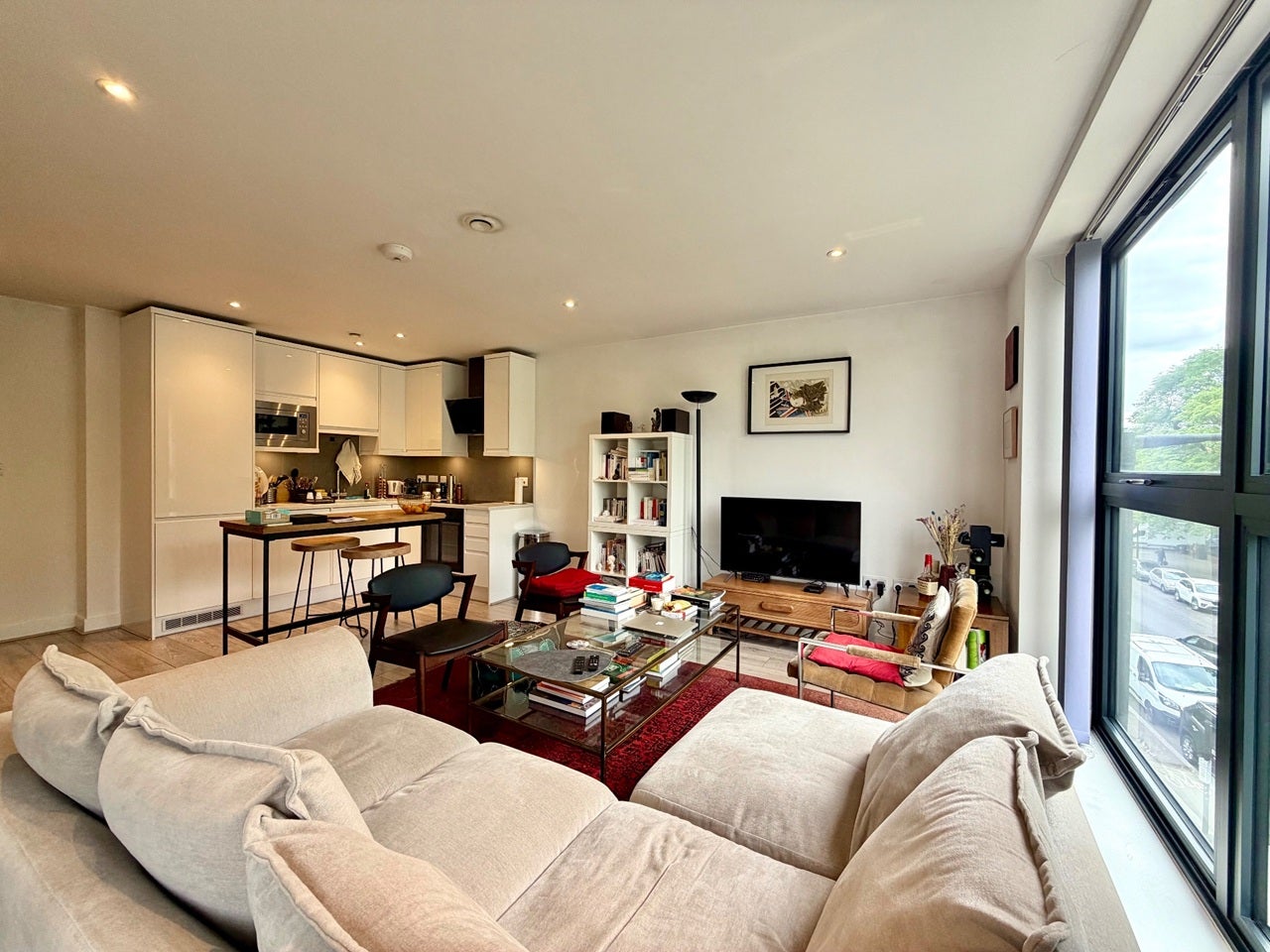 Flat Satchwell Road in Greater London