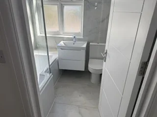 Flat Holcombe Road in Greater London