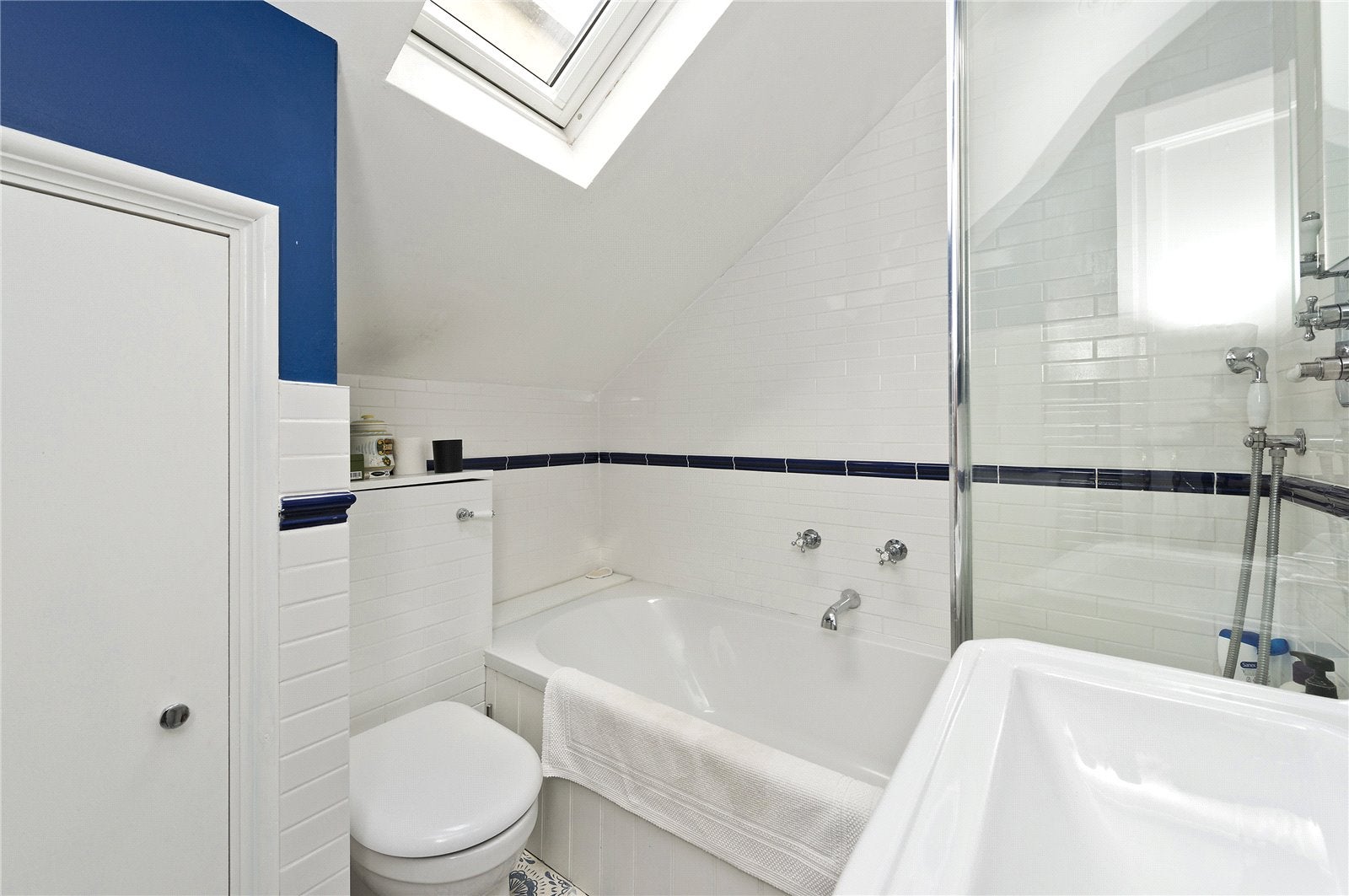 Flat Bedford Gardens in Greater London
