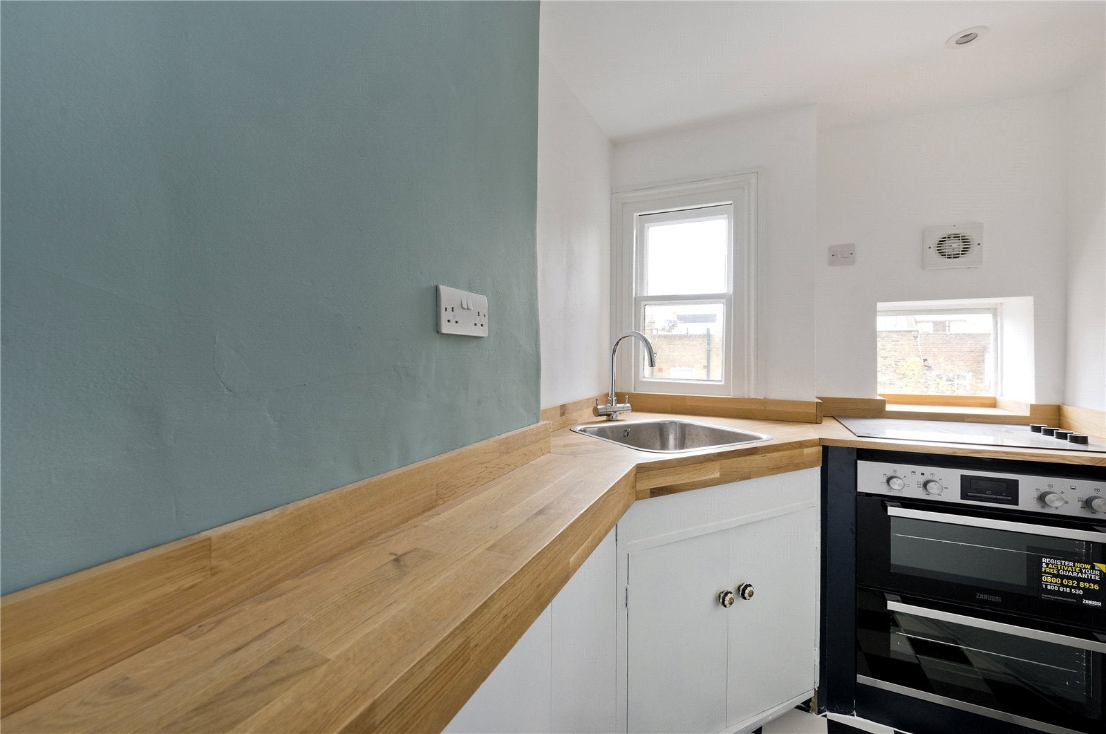 Flat Bedford Gardens in Greater London