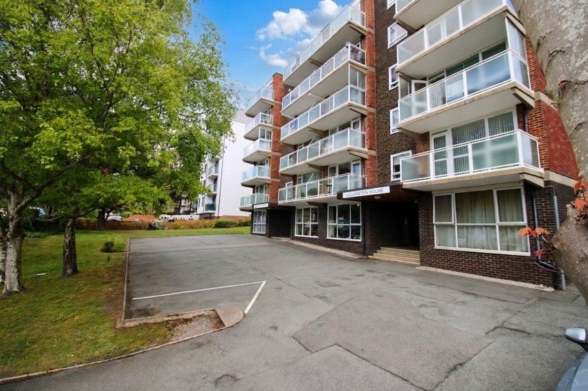 Flat Upperton Road in Eastbourne