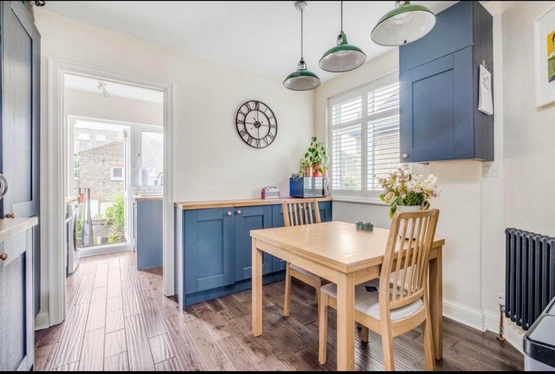 Room Dinton Road in Greater London