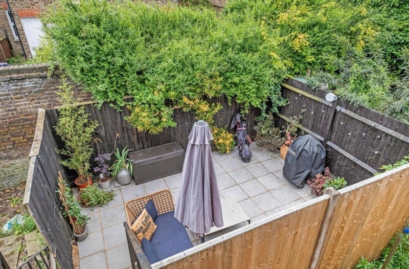 Room Dinton Road in Greater London