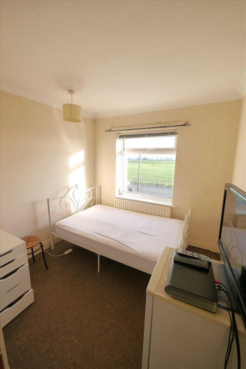 Room Brighton Road in Adur