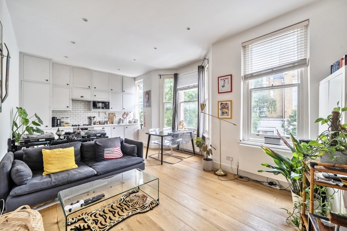 Flat Hormead Road in City of Westminster