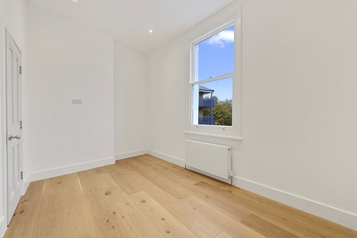 Flat Hormead Road in City of Westminster