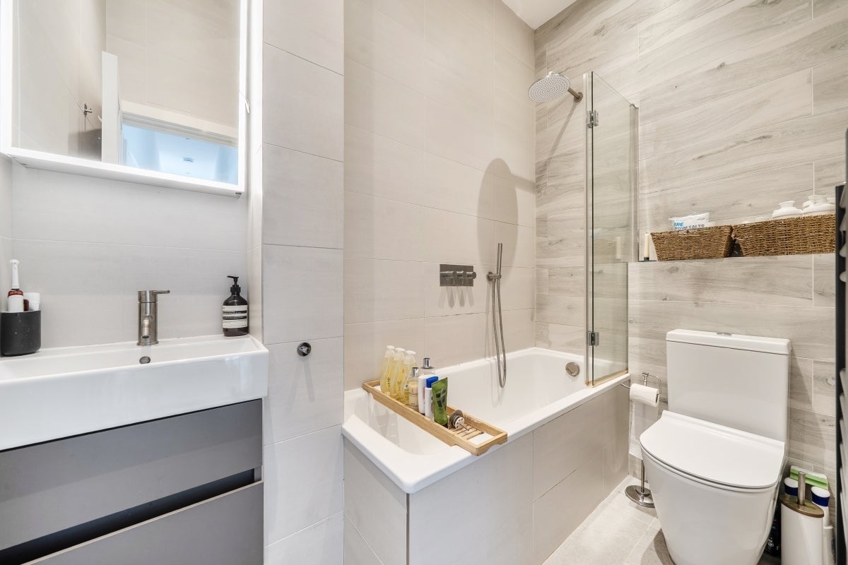 Flat Hormead Road in City of Westminster