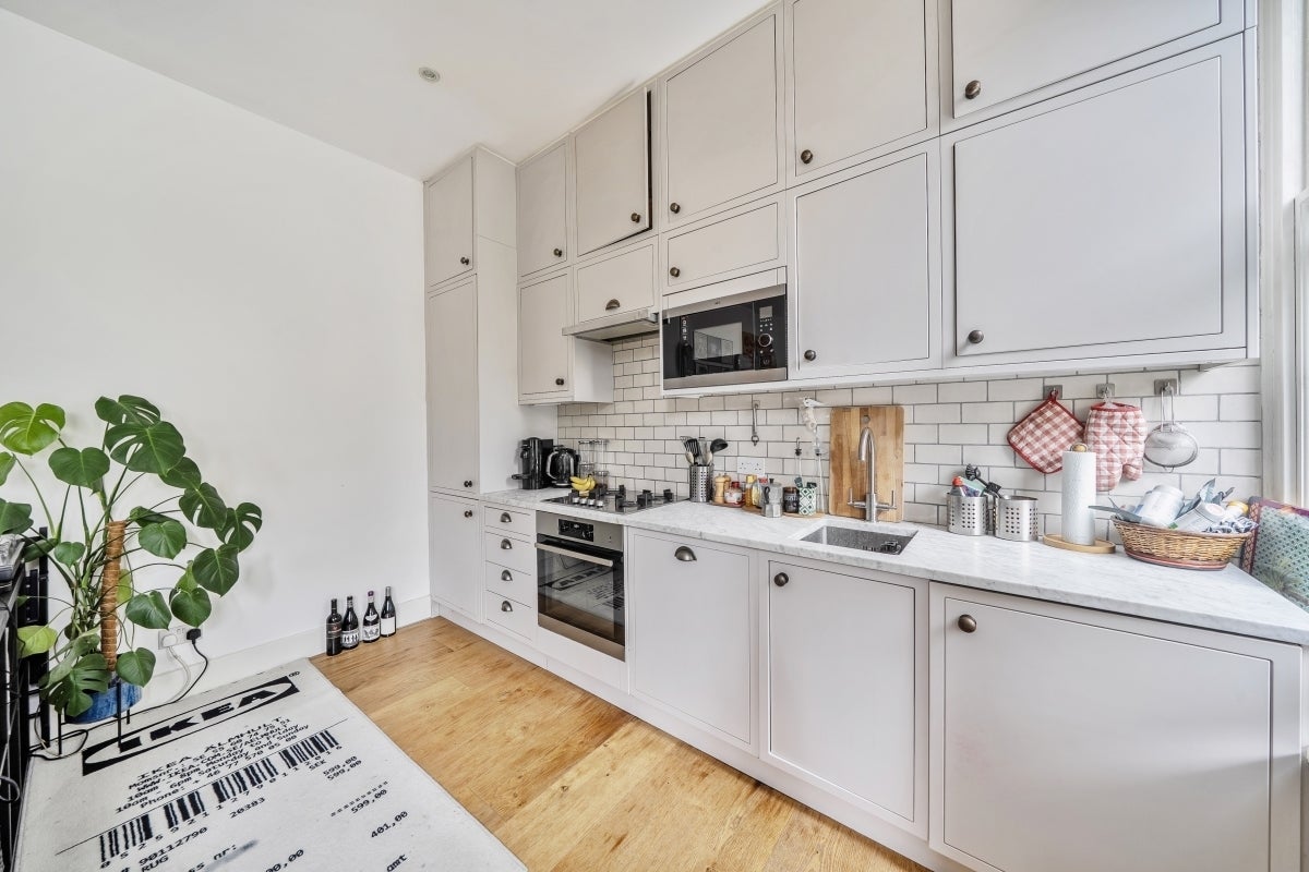 Flat Hormead Road in City of Westminster