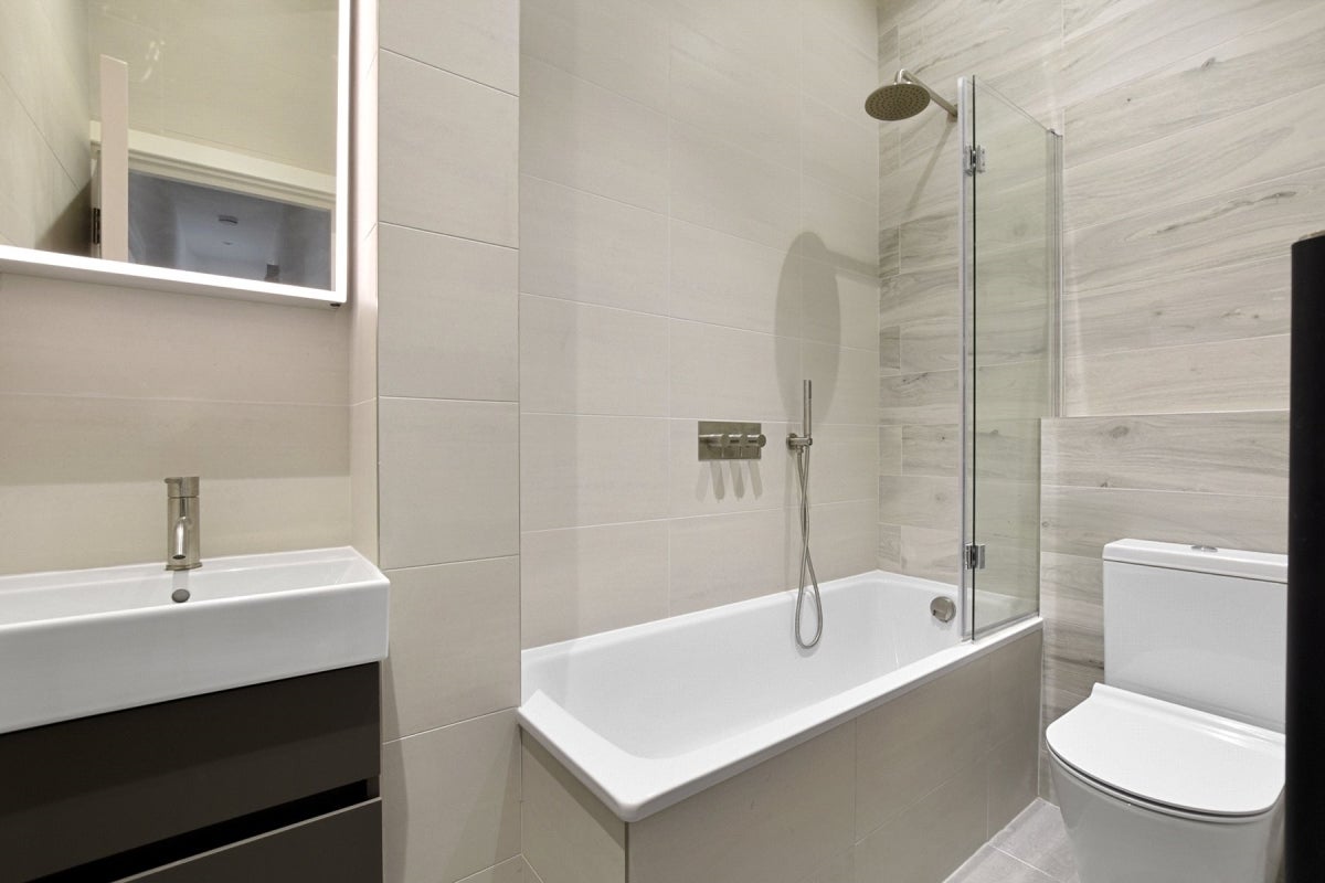 Flat Hormead Road in City of Westminster