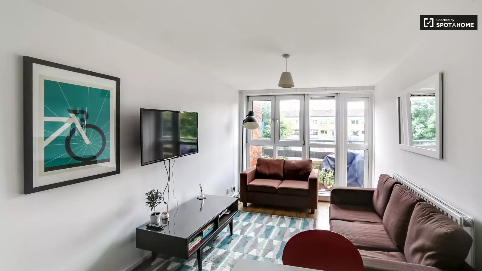 Room Candy Street in Greater London